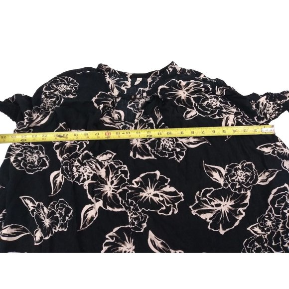 Free People Black Cream Floral print Boho Oversized keyhole Tunic blouse Sz M - Picture 10 of 16
